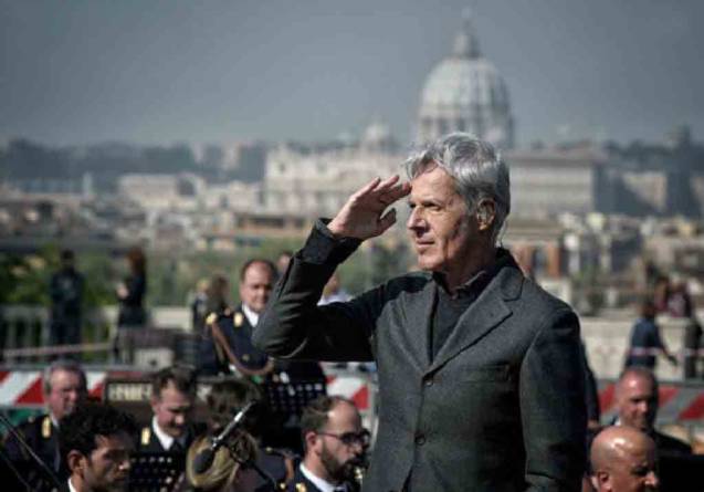 POLIZIA DI STATO SULLA TERRAZZA DEL PINCIO CON IL CONCERTO CLAUDIO BAGLIONI-alt-tag