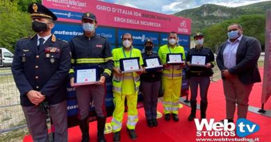 Polizia di Stato e Autostrade per l’Italia, al Giro premiati gli “Eroi della sicurezza”