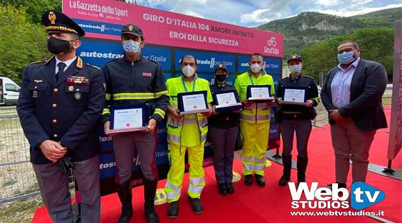 Polizia di Stato e Autostrade per l’Italia, al Giro premiati gli “Eroi della sicurezza”